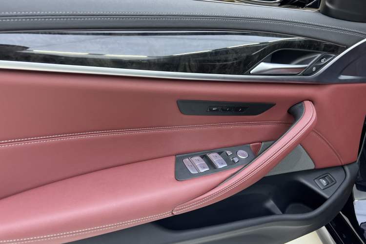 Used BMW 5 Series 2022 Second Facelift 525Li M Sport Package Interior 10