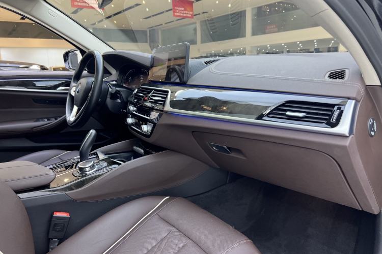 Used BMW 5 Series 2022 Restyled 525Li Luxury Package Interior 11