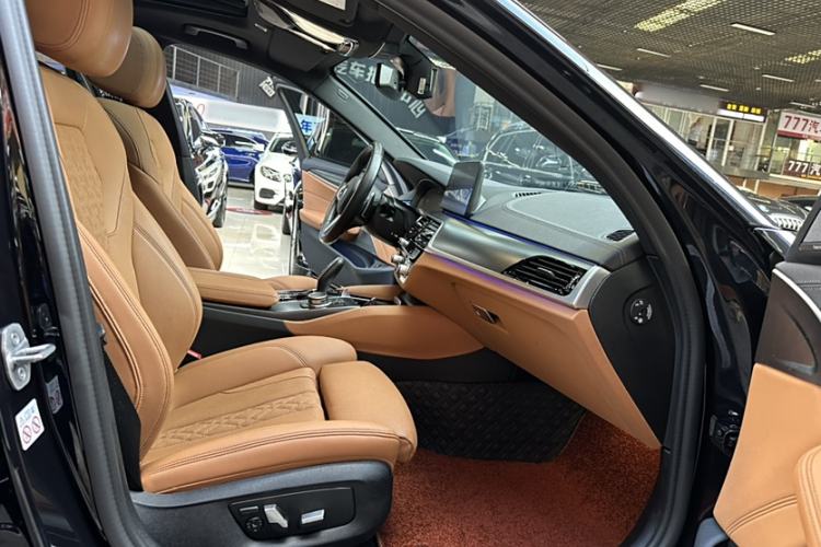 Used BMW 5 Series 2022 Updated 530i M Sport Package Interior 11