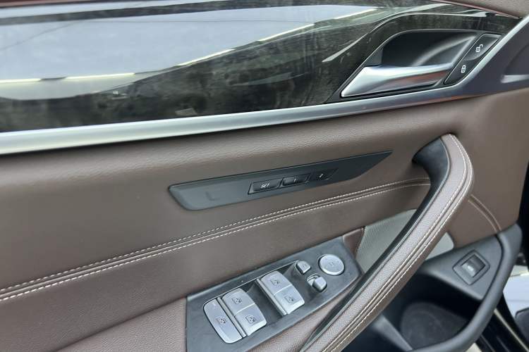 Used BMW 5 Series 2022 Restyled 525Li Luxury Package Interior 12
