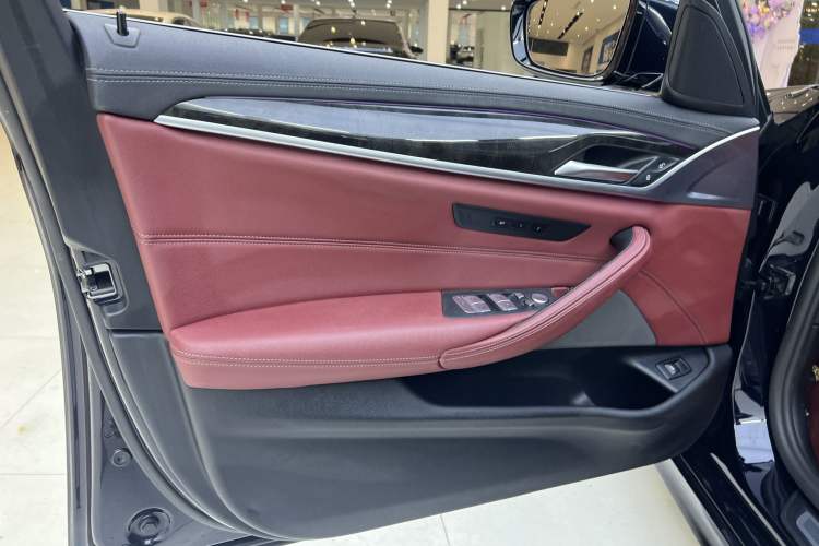 Used BMW 5 Series 2022 530Li Leading Model M Sport Package Interior 12