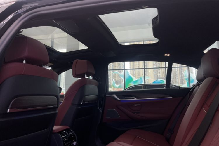 Used BMW 5 Series 2022 Second Facelift 530Li Luxury Version M Sport Package Interior 12