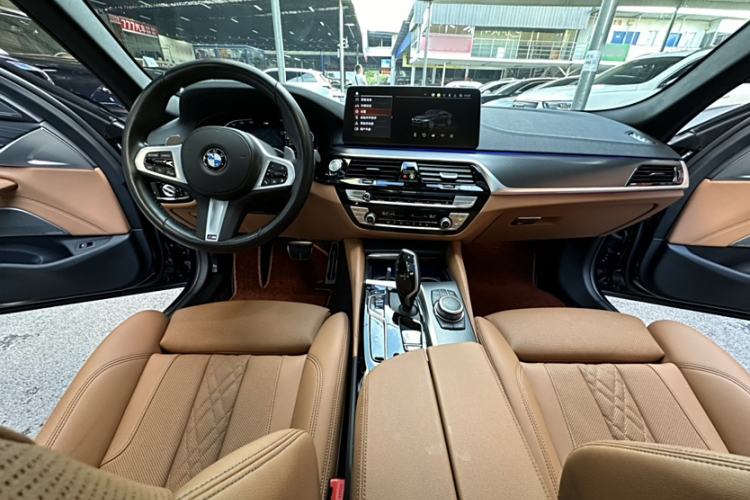 Used BMW 5 Series 2022 Updated 530i M Sport Package Interior 15
