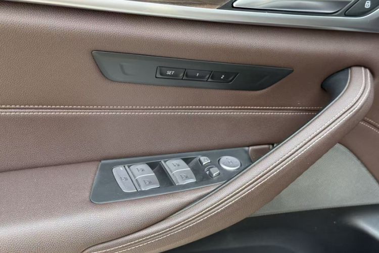 Used BMW 5 Series 2022 Restyled 530Li Leading Edition M Sport Package Interior 2