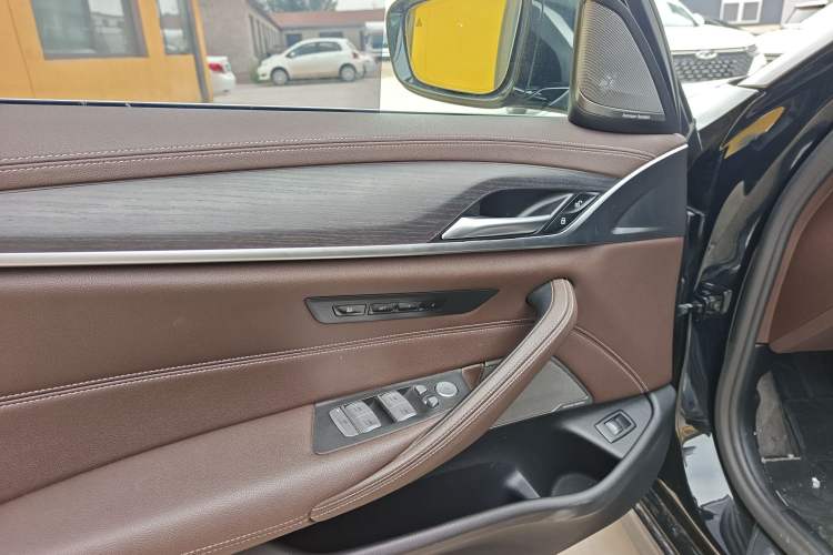 Used BMW 5 Series 2022 Second Facelift 530Li Luxury Version M Sport Package Interior 2