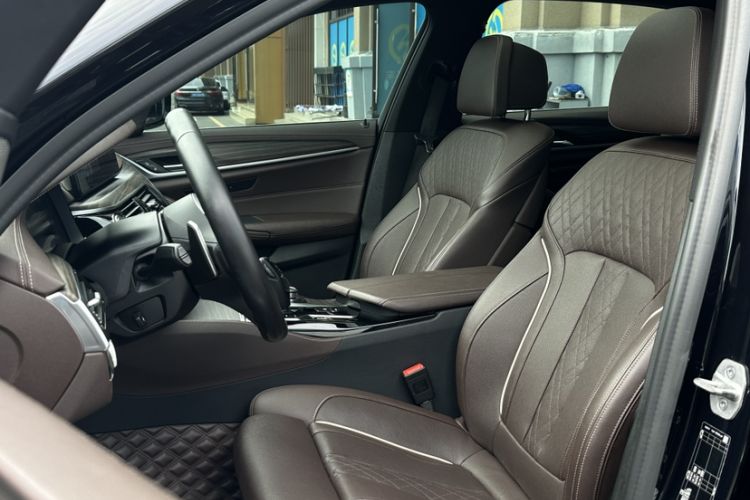 Used BMW 5 Series 2022 Second Facelift 530Li Luxury Version M Sport Package Interior 2
