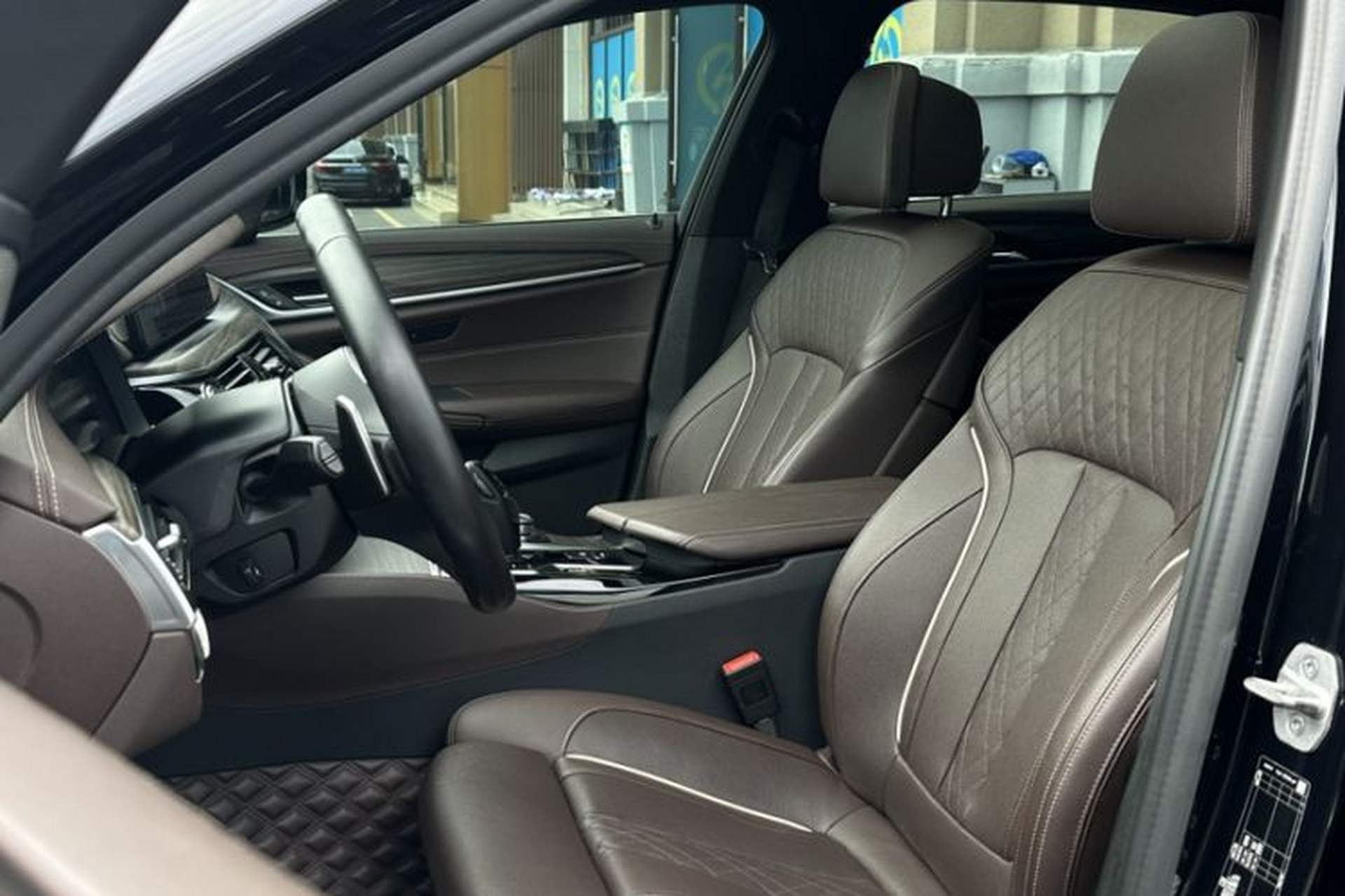 Used BMW 5 Series 2022 Second Facelift 530Li Luxury Version M Sport Package Interior 2