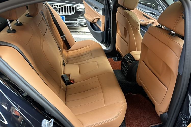 Used BMW 5 Series 2022 Updated 530i M Sport Package Interior 2