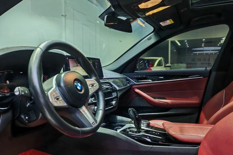 Used BMW 5 Series 2022 Restyled 525Li M Sport Package Interior 2