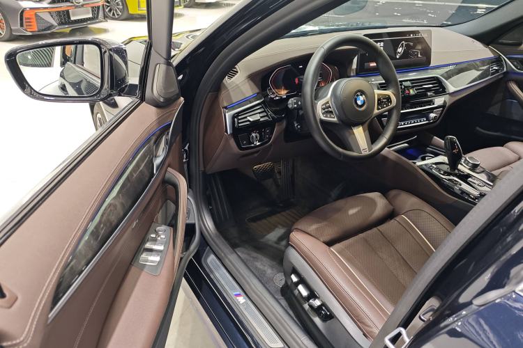 Used BMW 5 Series 2022 Second Facelift 530Li Luxury Version M Sport Package Interior 2