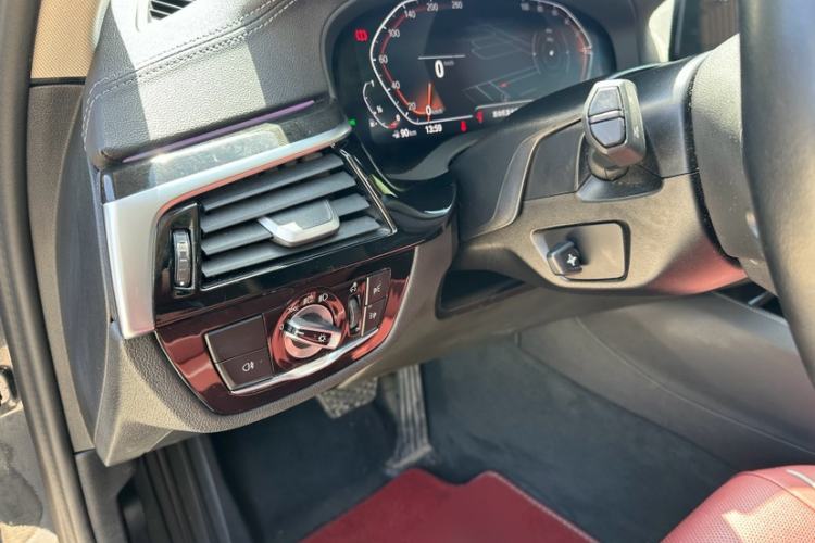 Used BMW 5 Series 2022 Second Facelift 525Li Luxury Package Interior 2