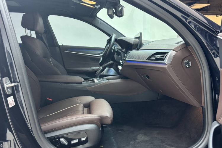 Used BMW 5 Series 2022 530Li Luxury Edition M Sport Package Interior 2