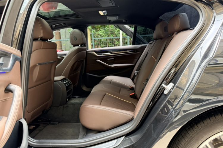Used BMW 5 Series 2022 Restyled 525Li M Sport Package Interior 2