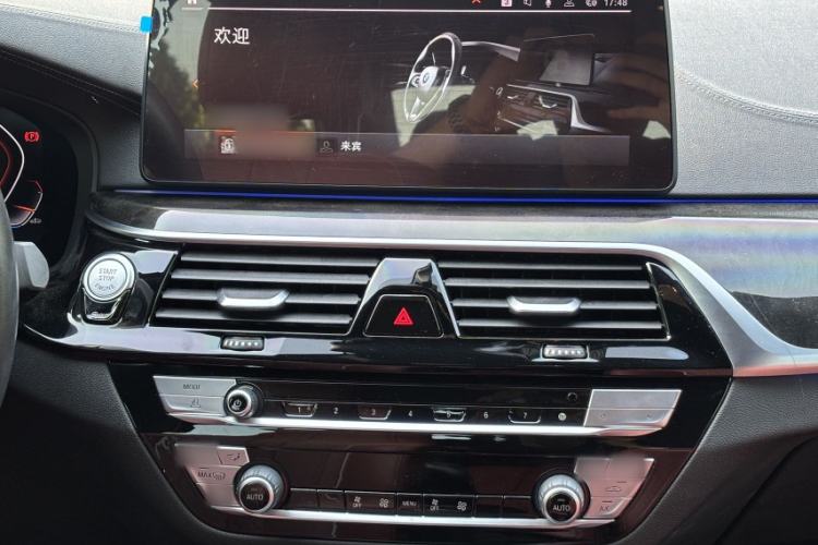 Used BMW 5 Series 2022 Restyled 525Li M Sport Package Interior 3