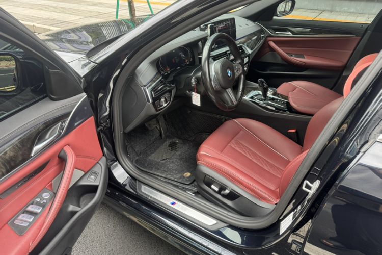 Used BMW 5 Series 2022 Second Facelift 525Li M Sport Package Interior 3