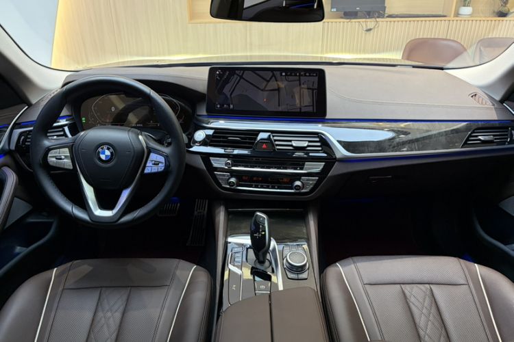 Used BMW 5 Series 2022 Restyled 525Li Luxury Package Interior 3