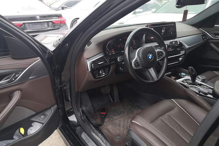 Used BMW 5 Series 2022 Restyled 530Li Leading Edition M Sport Package Interior 3