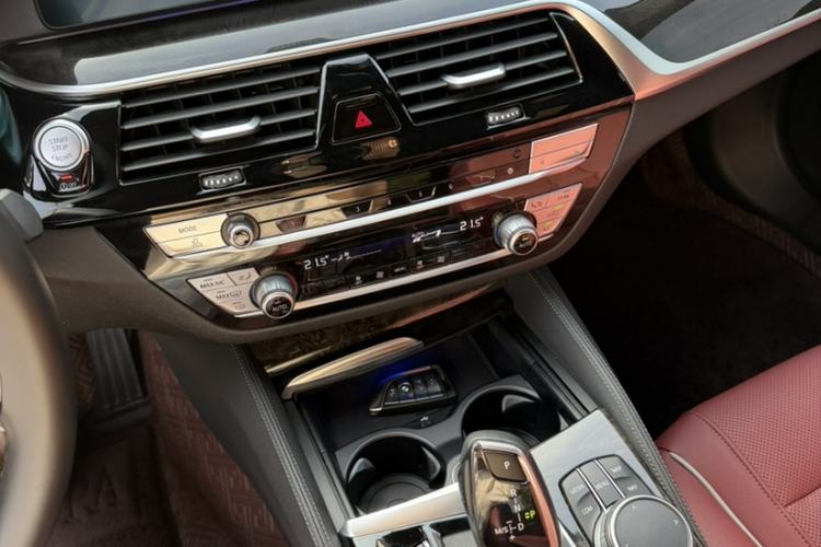 Used BMW 5 Series 2022 Second Facelift 525Li M Sport Package Interior 3