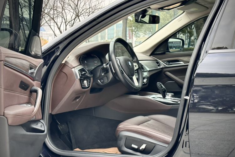 Used BMW 5 Series 2022 Updated 530Li Leading Edition Luxury Package Interior 3