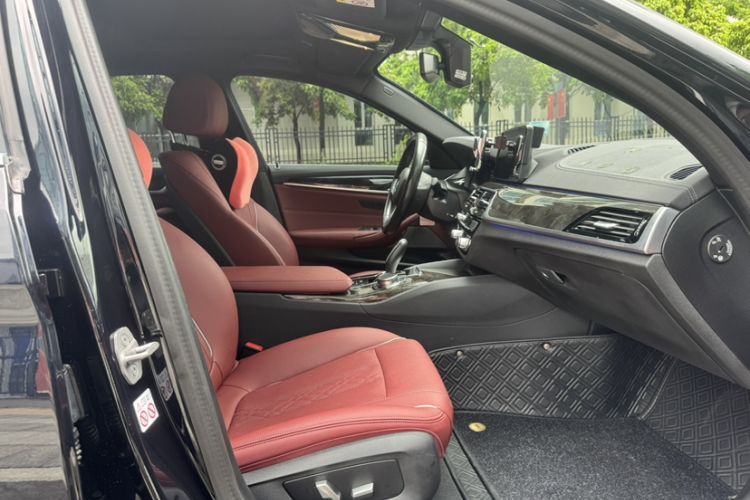 Used BMW 5 Series 2022 Second Facelift 525Li M Sport Package Interior 4