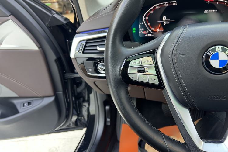 Used BMW 5 Series 2022 Restyled 525Li Luxury Package Interior 4