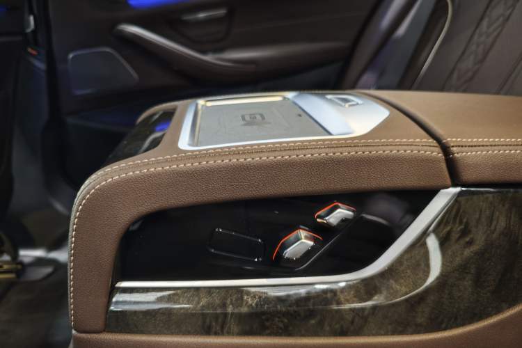 Used BMW 5 Series 2022 Second Facelift 530Li Luxury Version M Sport Package Interior 4