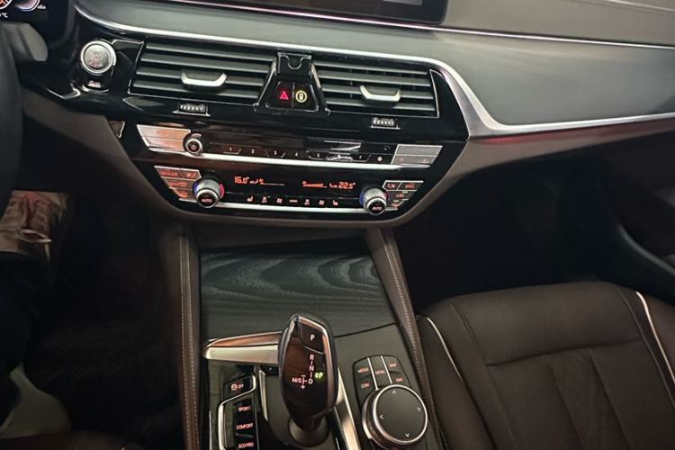 Used BMW 5 Series 2022 Restyled 530Li Leading Edition M Sport Package Interior 4