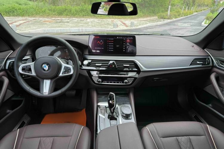 Used BMW 5 Series 2022 530Li Leading Model M Sport Package Interior 4