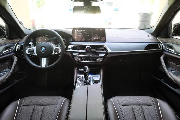 Used BMW 5 Series 2022 Restyled 530Li Leading Edition M Sport Package Interior 4
