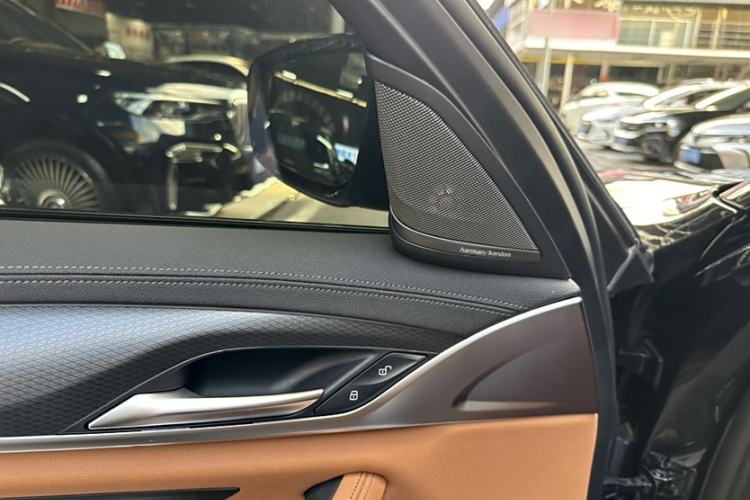 Used BMW 5 Series 2022 Updated 530i M Sport Package Interior 5