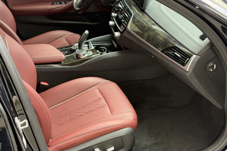 Used BMW 5 Series 2022 Restyled 525Li M Sport Package Interior 5