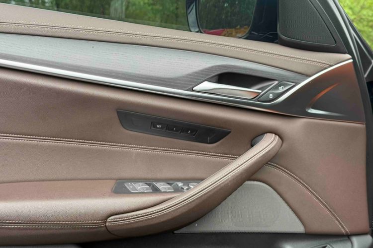 Used BMW 5 Series 2022 530Li Leading Model M Sport Package Interior 5