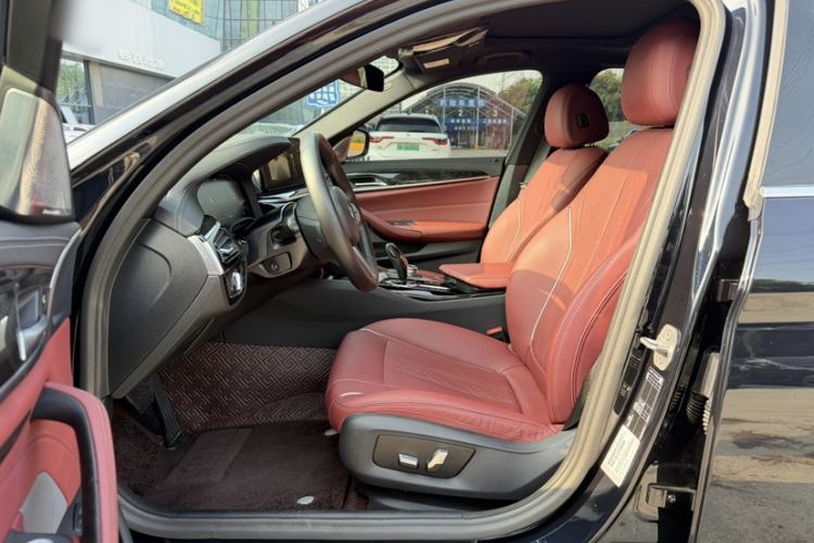 Used BMW 5 Series 2022 Second Facelift 525Li M Sport Package Interior 5