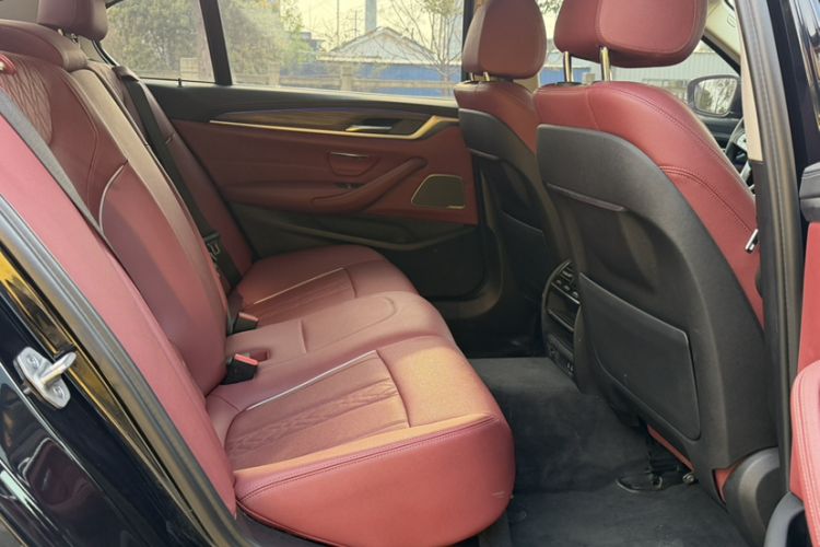Used BMW 5 Series 2022 Updated 530Li Leading Edition Luxury Package Interior 6