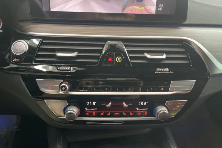 Used BMW 5 Series 2022 Second Facelift 530Li Luxury Version M Sport Package Interior 7