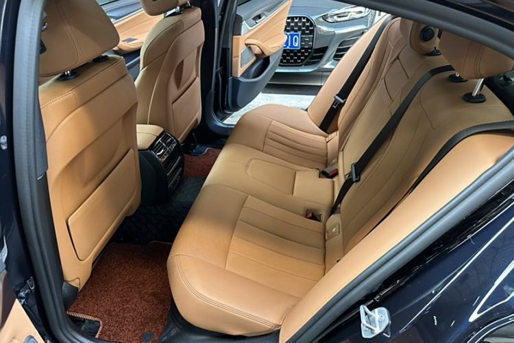 Used BMW 5 Series 2022 Updated 530i M Sport Package Interior 8