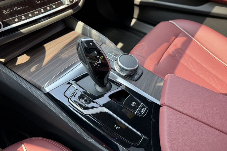 Used BMW 5 Series 2022 Restyled 530Li Leading Edition M Sport Package Interior 8