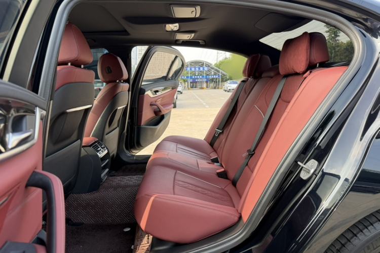 Used BMW 5 Series 2022 Second Facelift 525Li M Sport Package Interior 8