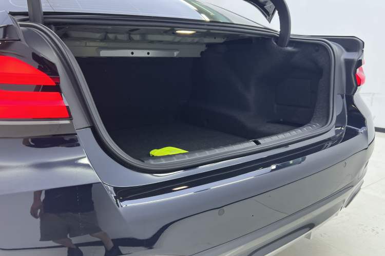 Used BMW 5 Series 2022 Second Facelift 525Li M Sport Package Interior 8