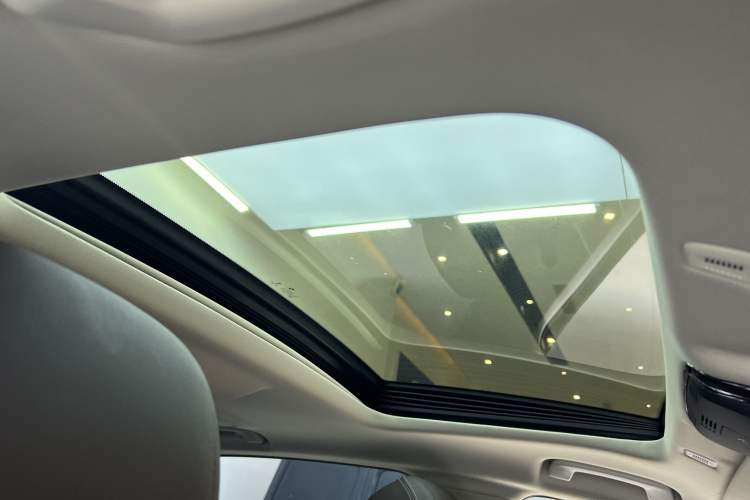 Used BMW 5 Series 2022 Restyled 525Li Luxury Package Interior 9