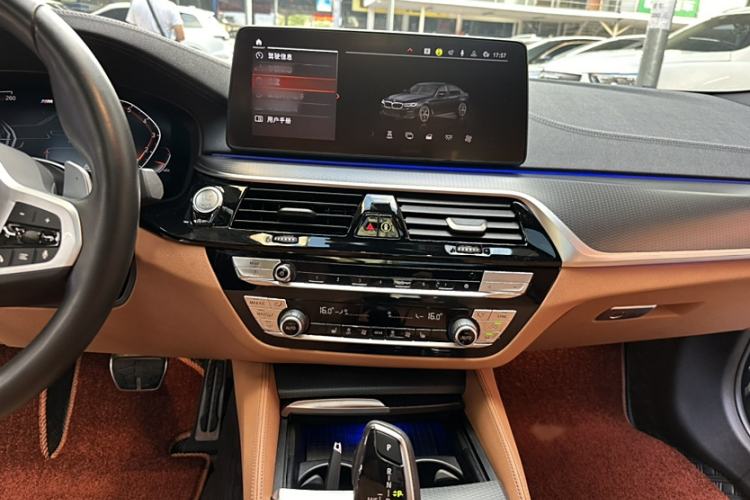 Used BMW 5 Series 2022 Updated 530i M Sport Package Interior 9