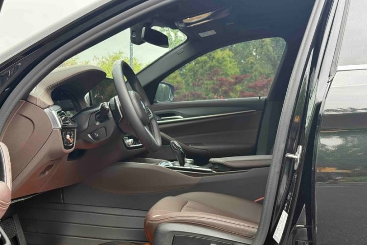 Used BMW 5 Series 2022 530Li Leading Model M Sport Package Interior 9