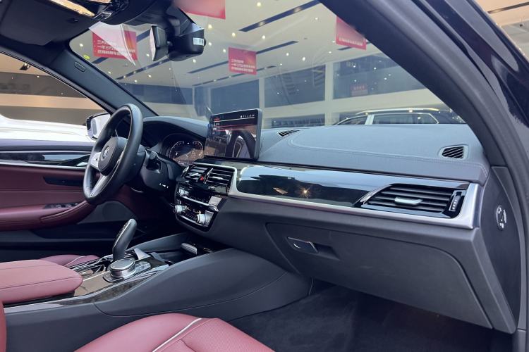 Used BMW 5 Series 2022 Second Facelift 525Li M Sport Package Interior 9