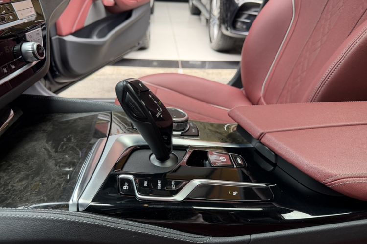 Used BMW 5 Series 2022 530Li Leading Model M Sport Package Interior 9
