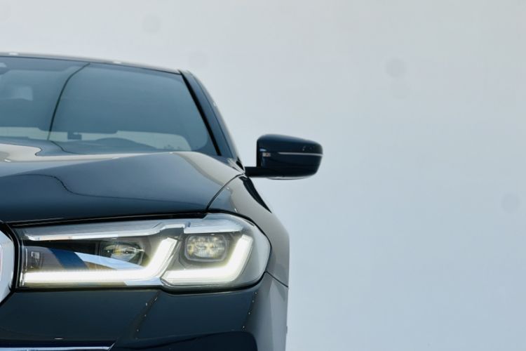 Used BMW 5 Series 2022 Restyled 530Li Leading Edition M Sport Package Left Front Headlight
