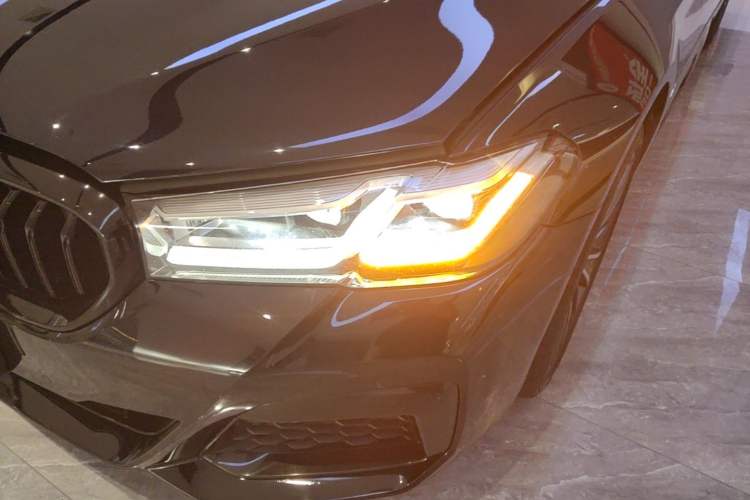 Used BMW 5 Series 2022 Second Facelift 530Li Leading Edition M Sport Package Left Front Headlight