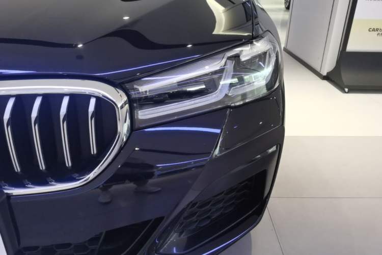 Used BMW 5 Series 2022 Restyled 530Li Leading Edition M Sport Package Left Front Headlight