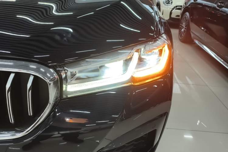 Used BMW 5 Series 2022 525Li M Sport Package Left Front Headlight
