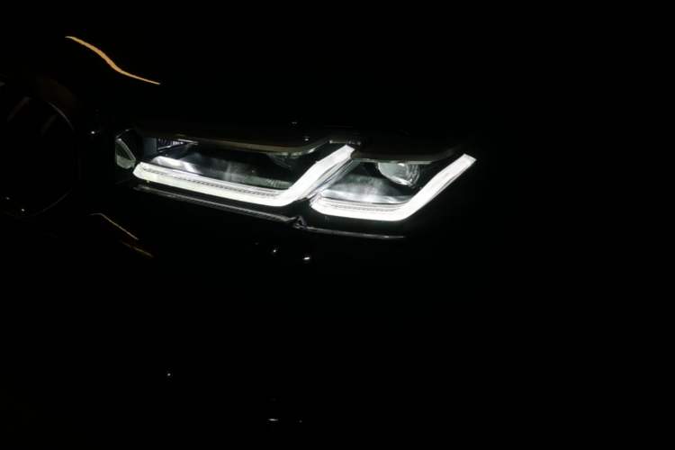 Used BMW 5 Series 2022 Restyled 530Li Leading Edition M Sport Package Left Front Headlight