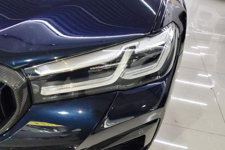 Used BMW 5 Series 2022 Restyled 540i Luxury Edition M Sport Package Left Front Headlight